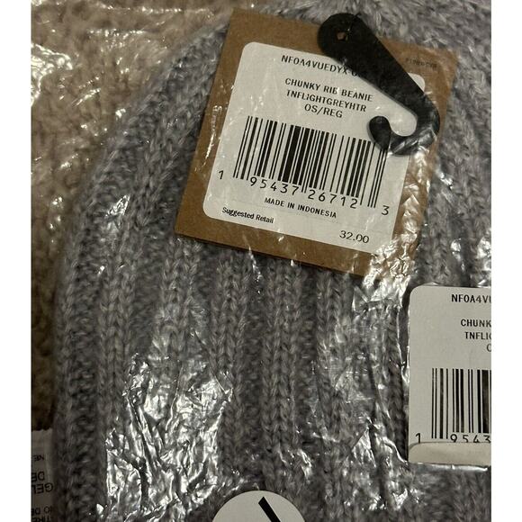 The North Face Chunky Rib Beanie. Flight Grey Heather NWT - Picture 3 of 4